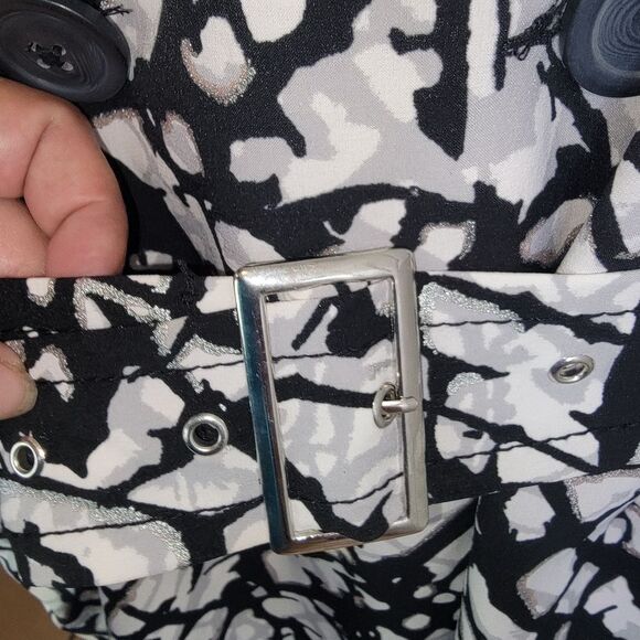 Chico's Zenergy Belted Trench Coat Size 2 (Large) - Picture 4 of 6